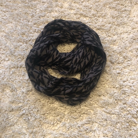 Michael Kors Accessories - Infinity scarf